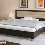 letto matrimoniale su gambe