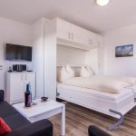 armadio letto bianco