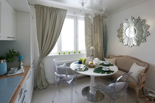 Interno cucina con divano