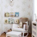 sedia con poggiapiedi di design