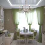 Interno classico con zona pranzo in una finestra a bovindo