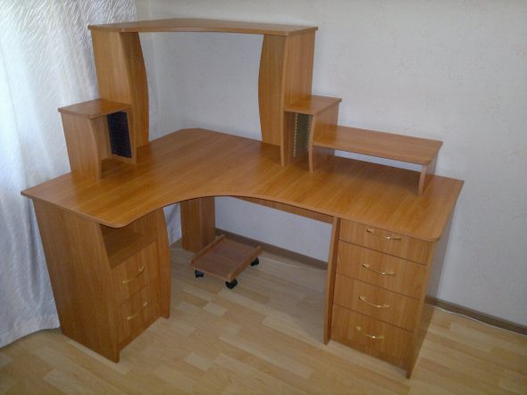 scrivania per computer