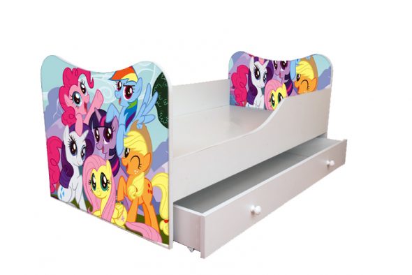Letto per bambini con un'immagine