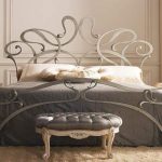 Letto in stile Art Nouveau con caratteristico motivo forgiato
