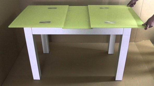 Tavolo da pranzo estensibile in vetro