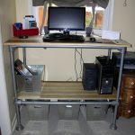 Scrivania per computer regolabile