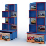 Scaffale per giocattoli con carriole