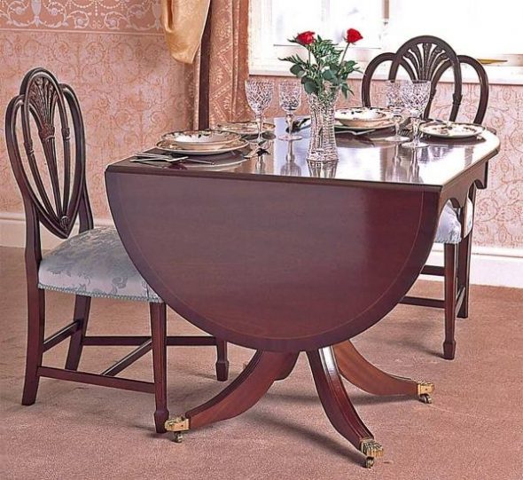 Tavolo da pranzo ovale allungabile in stile classico