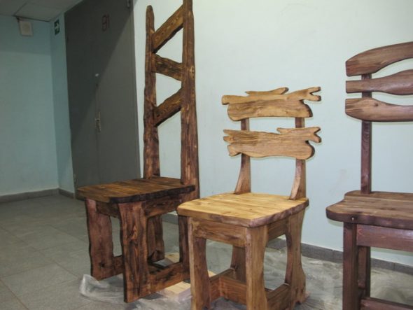 Sedie fatte dalle mani delle donne