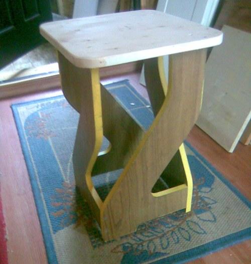 Sgabello in truciolato - originale