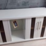 Mobile bianco con vetro