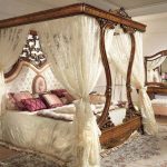 baldacchino sopra il letto