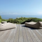 mobili senza cornice sulla veranda