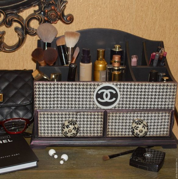 Cassettiera per cosmetici Chanel