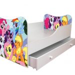 letto per bambini con cartoni animati