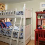 letto a castello bianco nella cameretta dei bambini