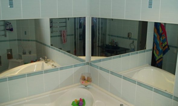 specchio in bagno