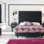 letto matrimoniale con ampia testiera