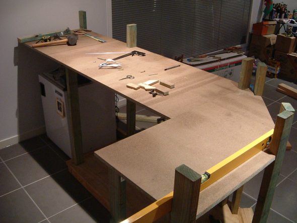 piano del tavolo in truciolato