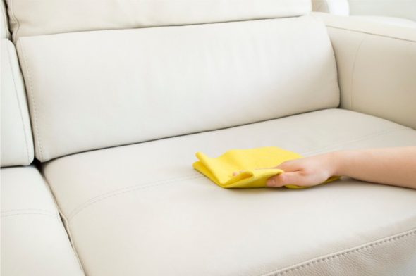 curățarea unei canapele din piele