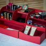 petto cosmetico rosso