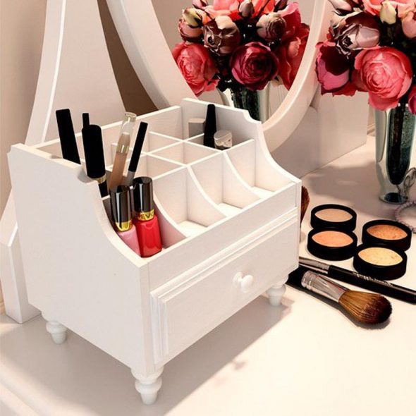 baule cosmetico bianco