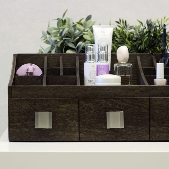 Cassettiera in legno per cosmetici