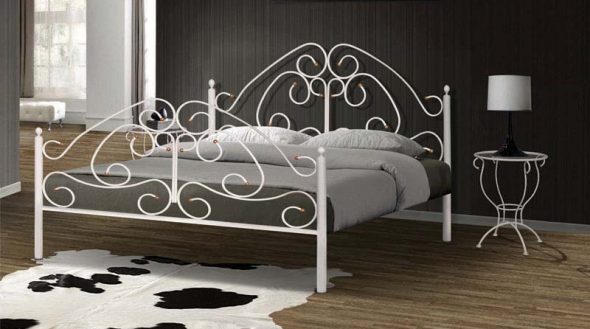 letto in ferro battuto bianco foto