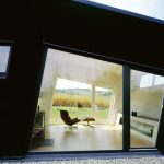sedia con poggiapiedi di design