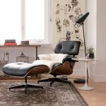 sedia con poggiapiedi di design