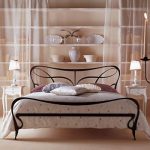 letto in metallo con materasso ortopedico foto