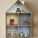 scaffale per casa delle bambole