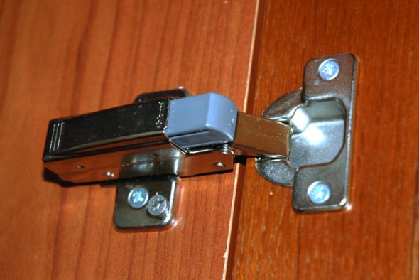cerniere per porte da cucina