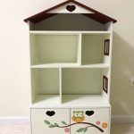 scaffale con cassetti