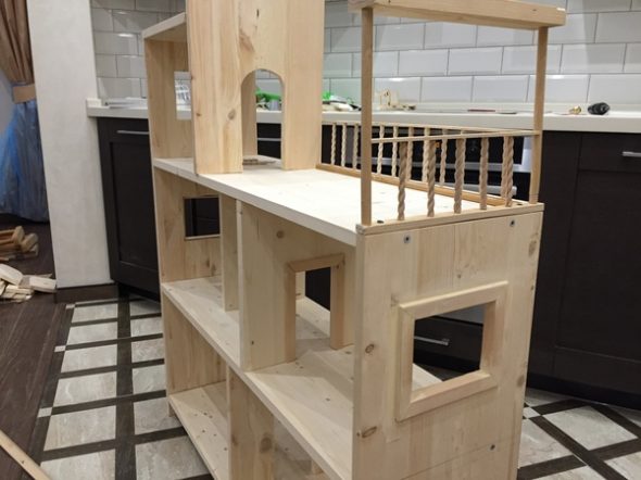 progettazione fai da te della casa con scaffale