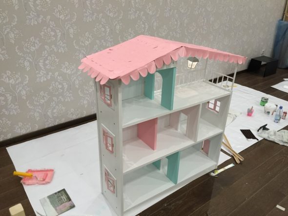 Casa con mensole fai da te
