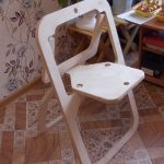 sedia pieghevole in compensato all'interno