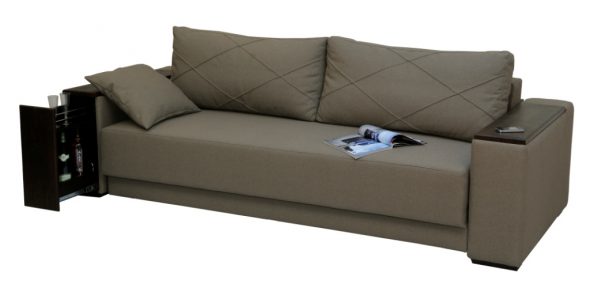 divano elegante con materasso ortopedico