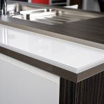 piano del tavolo bianco marrone