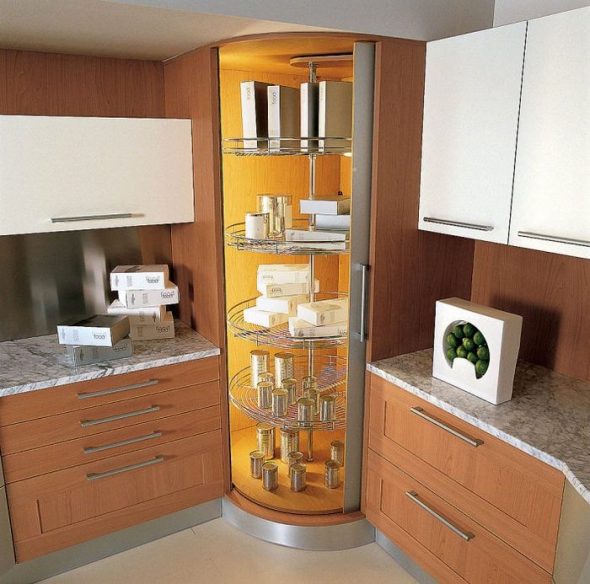 mobile angolare in cucina