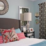 specchio accanto al letto