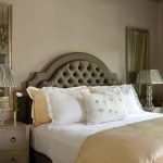 specchio nel design della camera da letto
