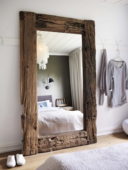 Grandi specchi da pavimento all'interno