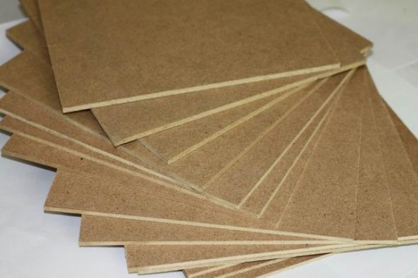 Pannello di fibra per la parete posteriore di un mobile in compensato