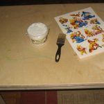 Decoupage di un tavolo per bambini