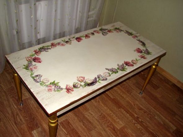Decoupage di mobili