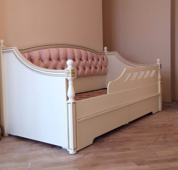 Divano letto per ragazze in stile classico