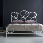 Progetto camera da letto con letto in ferro battuto Ksenia