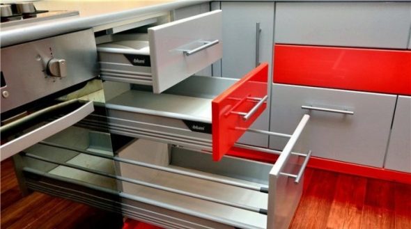 Chiudiporta per mobili da cucina - Installazione