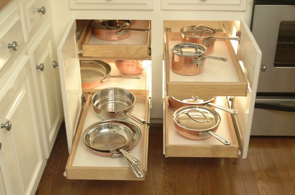 Chiusure e cerniere per mobili da cucina - accessori di qualità